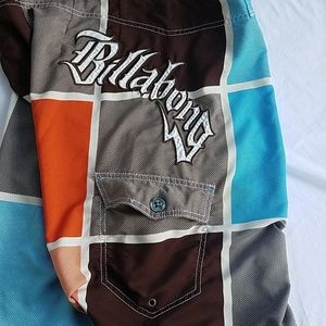 Billabong mens board shorts with tool size 32
